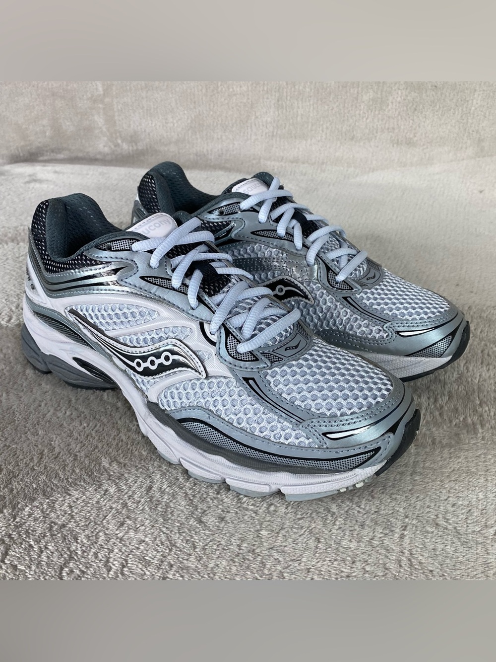 Saucony ProGrid Omni 9 S70739-8 Mens Size 8 Carbon Gray Black Running Shoes